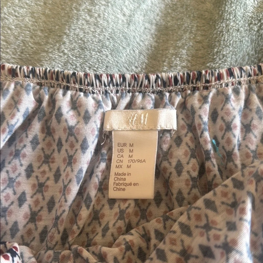 Geometric Pattern Off-Shoulder Top - Picture 2 of 3